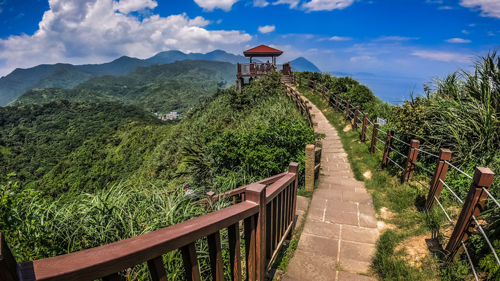 【鼻頭角步道】新北瑞芳景點-稜谷步道間的秘境!山谷裡的迷彩聽濤營區