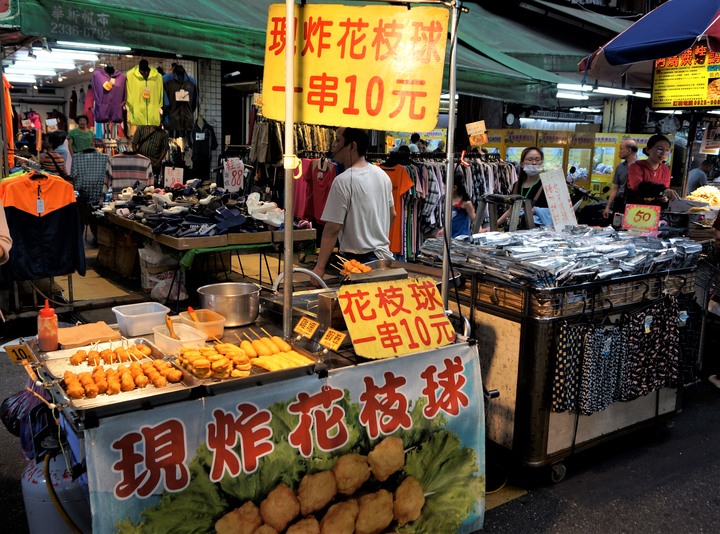 〔美食新語〕艋舺夜市10元美食傳奇