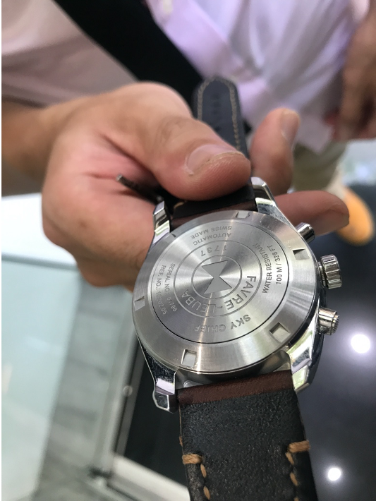 經典時尚搭配Favre-Leuba Sky Chief Chronograph