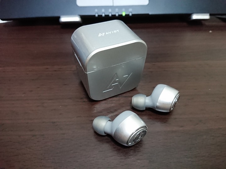AVIOT TE-D01g藍牙無線耳機使用一年之心得