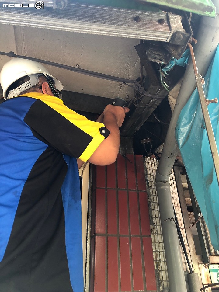 點我看大圖 告別孝親房泛黃冷氣的家樂福更換記錄~~