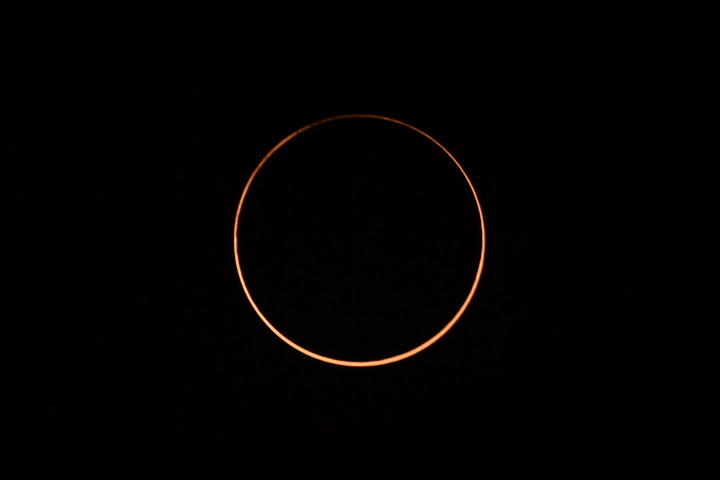 點我看大圖 Nikon D6嘉義故宮南院2020年夏至日環食全記錄,星軌拍攝造成全台最像金戒指的日環食。