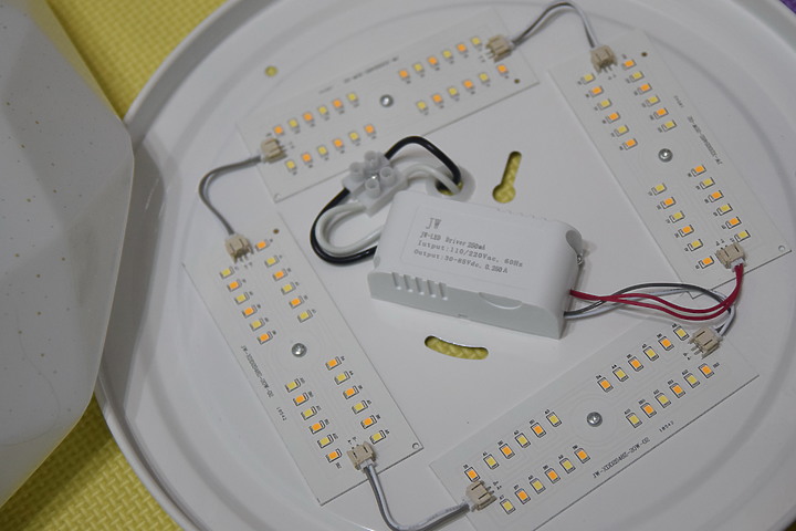 開箱 LED 20W星鑽吸頂燈 LED燈泡 ... 小宅小改造 旭光 輕鬆升級家中照明