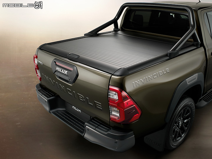 【海外新訊】Toyota 小改款 Hilux 初亮相,外觀、動力、底盤全面精進!