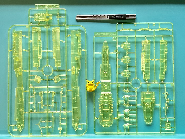 點我看大圖 老花眼別挑戰!萬代 宇宙戰艦大和號2202 1/1000 YAMATO 大和號 最終決戰仕樣 高次元透明版 超傷眼啊@@ 附上0619完成棚拍圖解喔