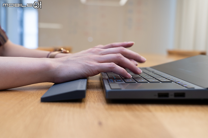 ROG Zephyrus Duo 15 GX550 測試 超頻效能的雙螢幕電競筆電！