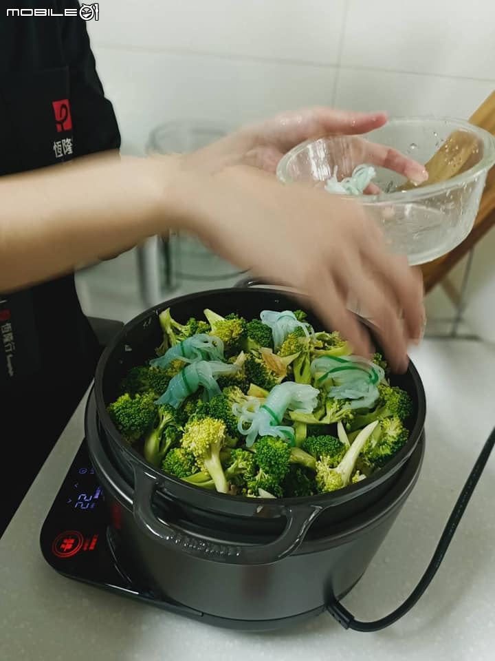 無水料理做法初嘗試－兒子肯吃紅蘿蔔的馬鈴薯燉肉