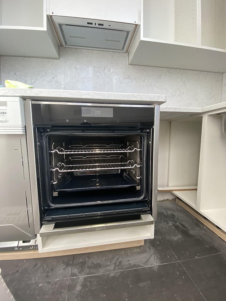【英國倫敦】新家廚房家電開箱（Miele, Bosch, Neff）