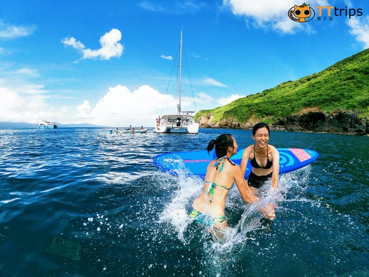 今年夏天必玩體驗!夢幻牛奶湖SUP+搭帆船環龜山島!