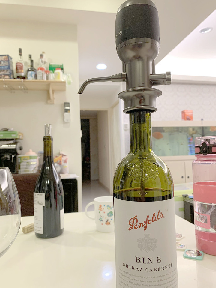 點我看大圖 【新入荷】Vinaera Pro電子醒酒器,Penfolds Bin8實測真相?