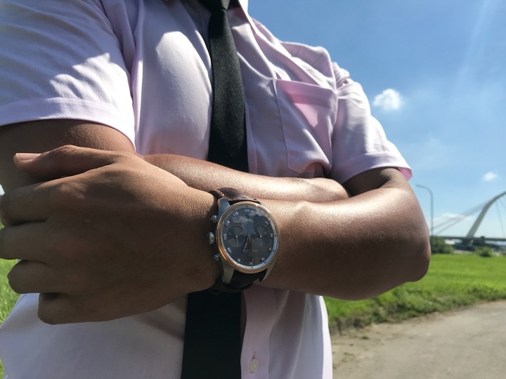 經典時尚搭配Favre-Leuba Sky Chief Chronograph