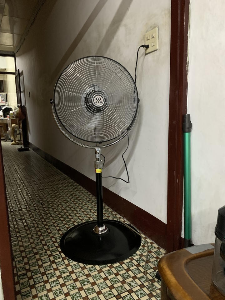 【開箱】中央牌１８吋電風扇～簡易開箱