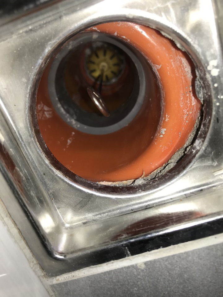 陽台及浴室的落水頭及排水管