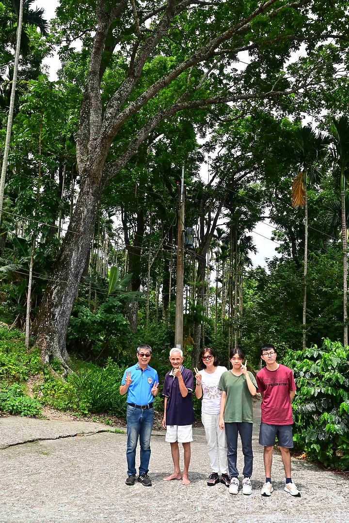 東道咖啡:88歲阿伯和87歲阿嬤歡迎大家上山品嚐他們家美味的咖啡