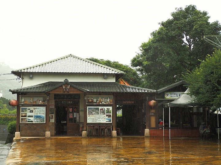 花蓮 富源車站|拔仔庄常民文化館、大農大富平地森林園區、光復車站、翁游韭菜臭豆腐、廖快菸樓|大榮國小教師宿舍|林田警察官吏派出所及舊林田派出所、森山舍咖啡、新城(太魯閣)車站、崇德車站—梅雨季中的花蓮旅行,第四部