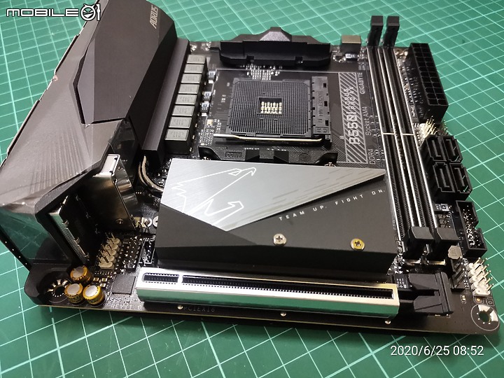 點我看大圖 技嘉 B550I AORUS PRO AX 小開箱