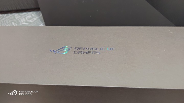 擁有夜間多模式防撞功能筆電包和走到哪玩到哪的輕薄小三筆電最佳的組合~(簡單開箱)