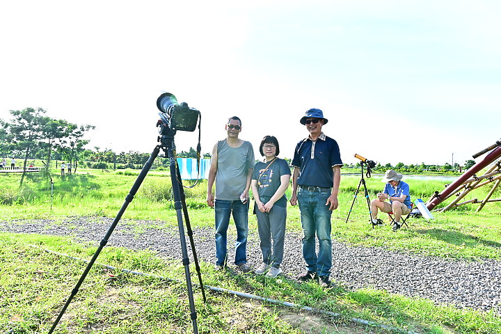 點我看大圖 Nikon D6嘉義故宮南院2020年夏至日環食全記錄,星軌拍攝造成全台最像金戒指的日環食。