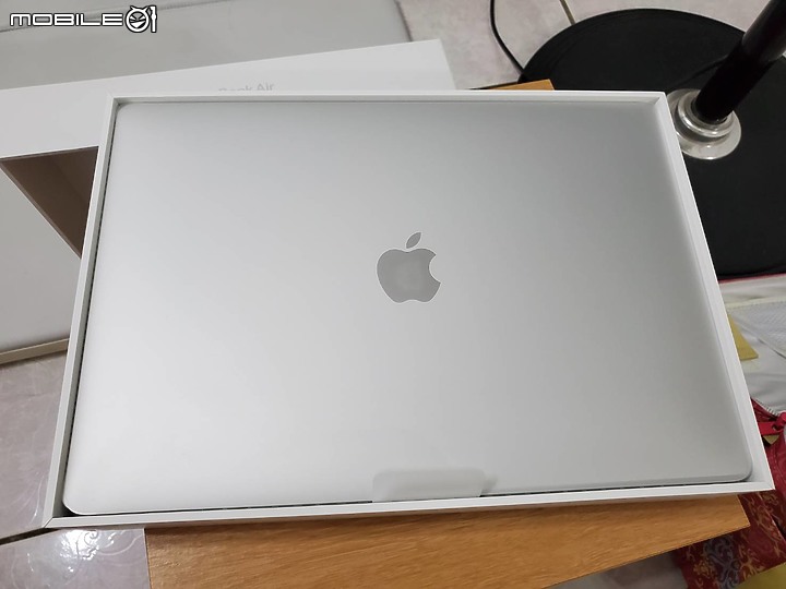2020 Macbook Air i5版開箱與簡易感想 (對比MBP16)