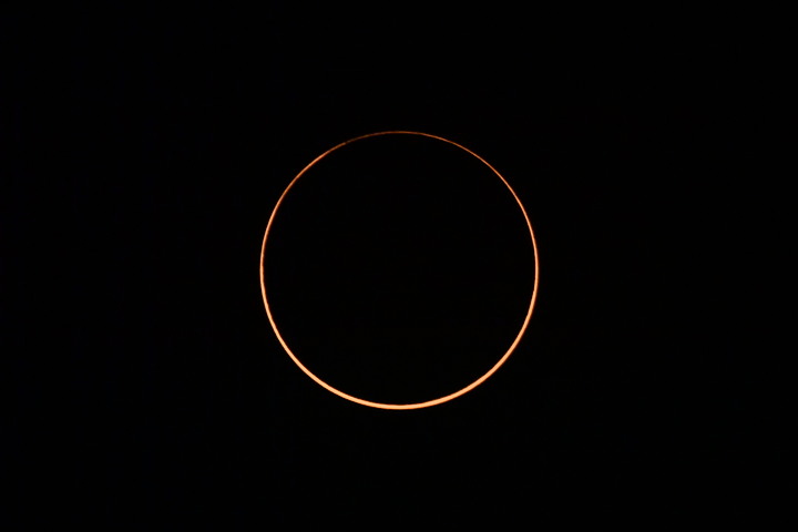 點我看大圖 Nikon D6嘉義故宮南院2020年夏至日環食全記錄,星軌拍攝造成全台最像金戒指的日環食。