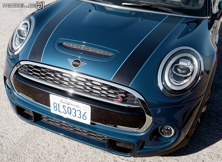 【國內新訊】Mini Cabrio Sidewalk Edition 敞篷限定版,198 萬元販售同時開始巡迴展演