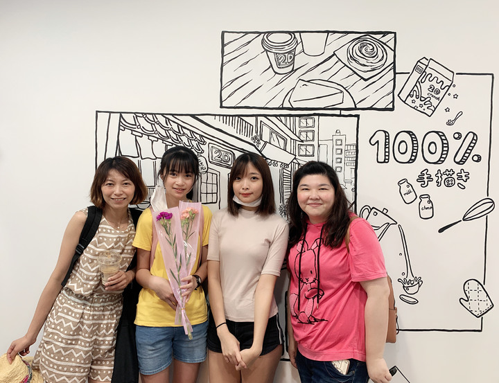 2D CAFE朝聖巧遇創作者 日系漫畫咖啡店拍照打卡停不住｜黑白亂講