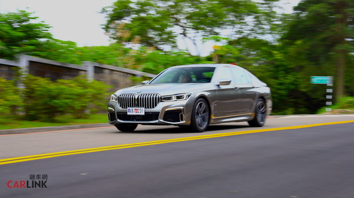 應該是近幾年老闆們買車的最佳選擇!BMW 730i Edition M試駕