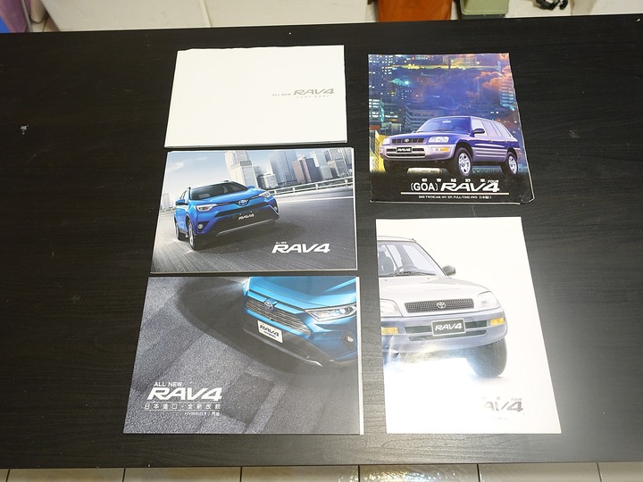 【收藏迷報到】從汽車型錄漫談臺灣汽車業變遷 — 橫跨1/4世紀,26廠牌的原廠汽車型錄 | 老狗收藏品之第三彈