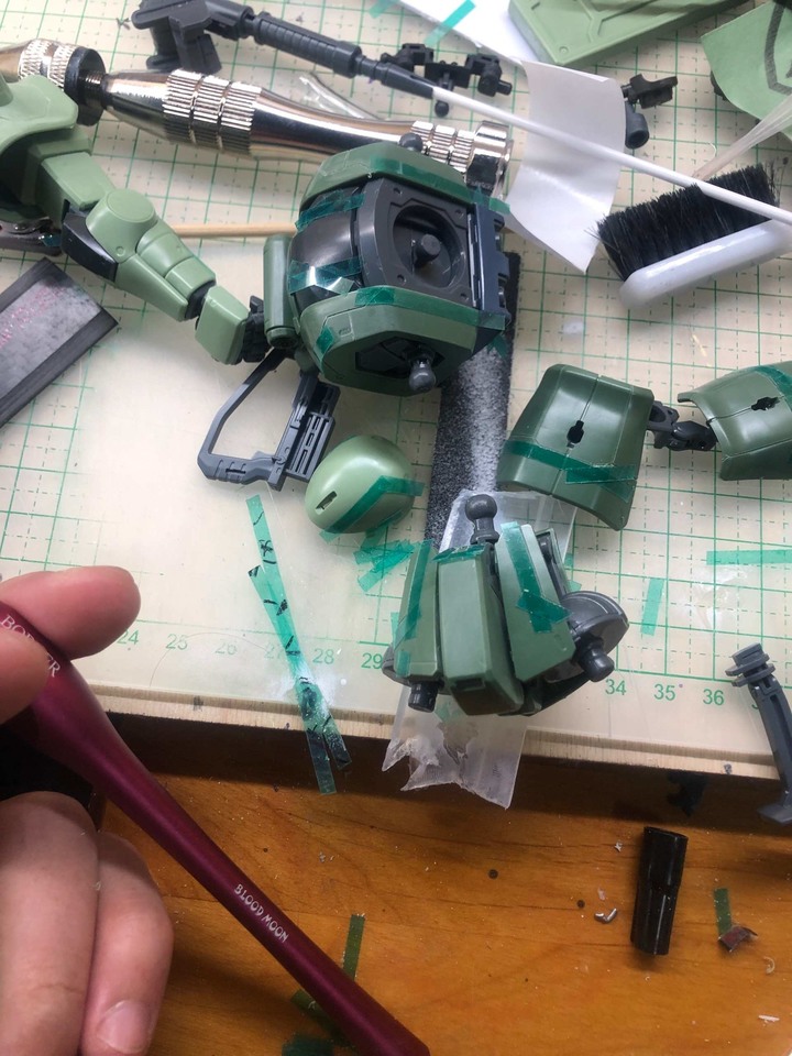【作品分享】MG. MS-06 ZAKUII 迷彩薩克戰爭機器
