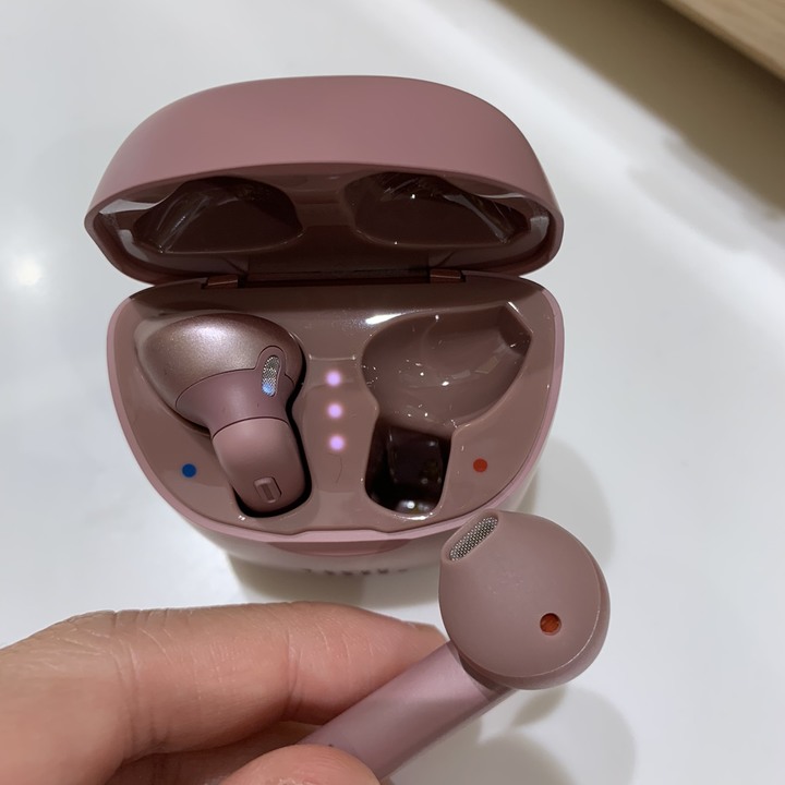 [首開!!!]JBL Tune 220TWS 真無線藍芽耳機開箱~