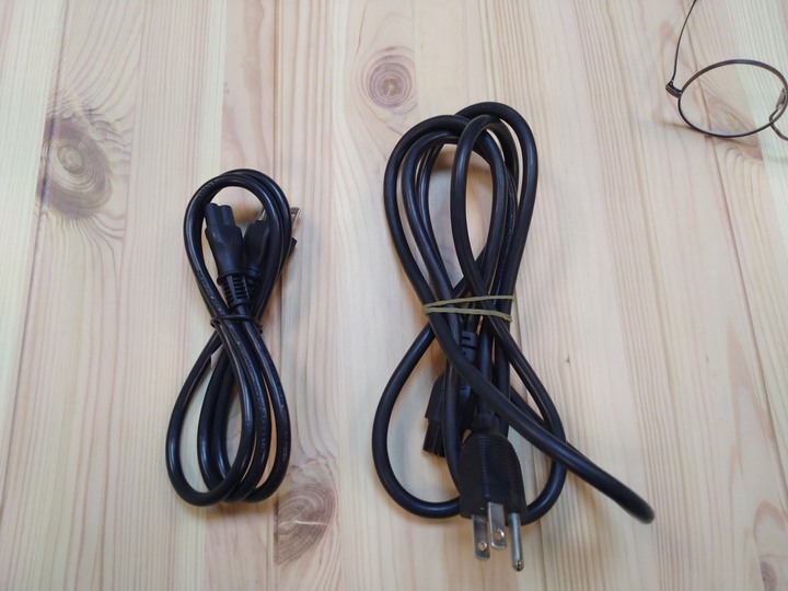 [開箱] Innergie 180G猶豫好久終於是買了(內有原廠 v.s 台達充電器)