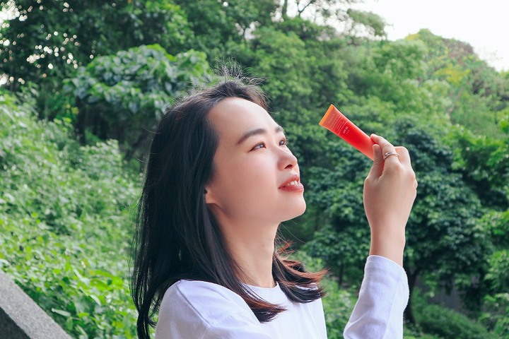 【美妝保養推薦】Aroce'b 艾珞皙肌膚輕食主張:對抗紫外線,自帶蘋果光好膚質。