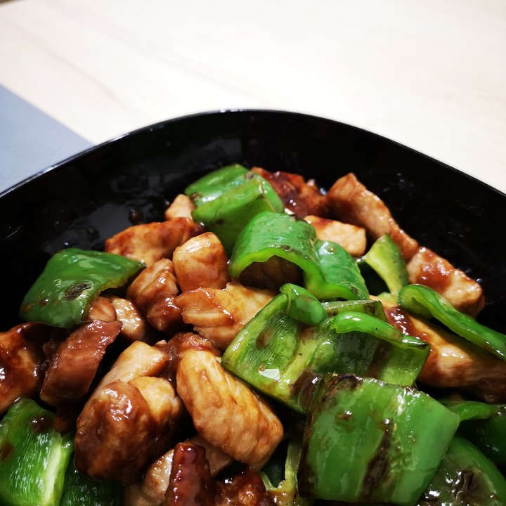 【零失敗】薑汁蛋豆腐、炙燒青椒豬、冰鎮辣雞翅、暗黑牛排，用四款金蘭特色醬油做創意料理~~