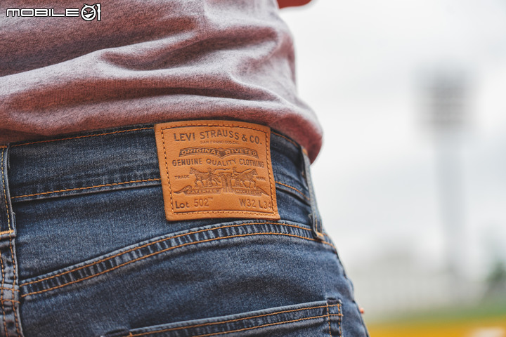 LEVI’S COOL Jeans 502 丹寧褲實穿分享 排汗、透氣、彈性三大需求一褲搞定!