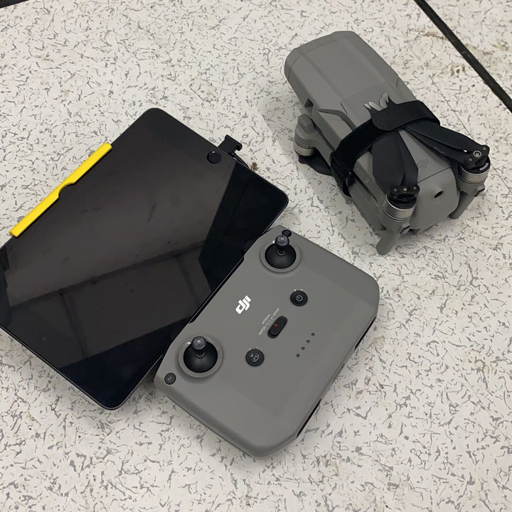 DJI air2 遙控手把架上 ipad mini