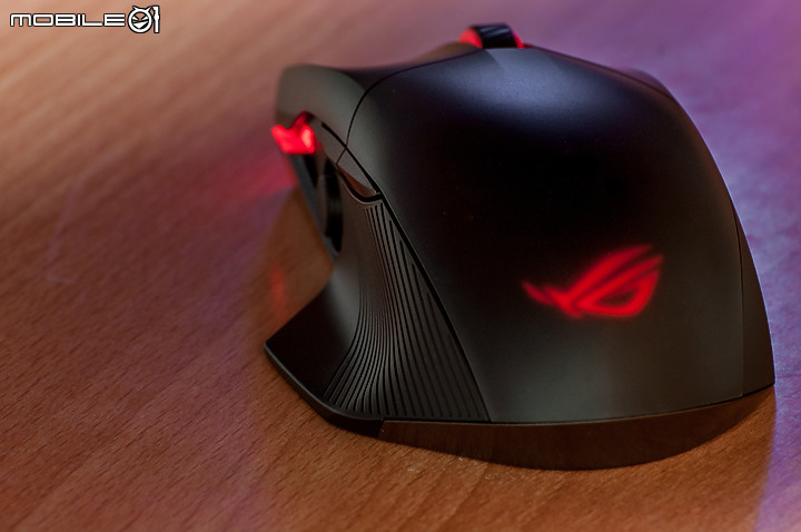 「ASUS ROG Chakram 自帶搖桿的無線三模電競滑鼠」 - 有點認真開箱文。