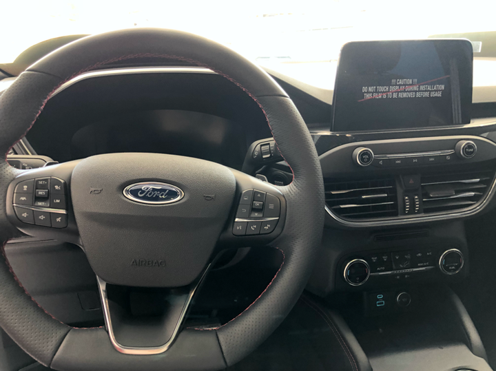 NEW KUGA ST-Line熱騰騰交車囉！