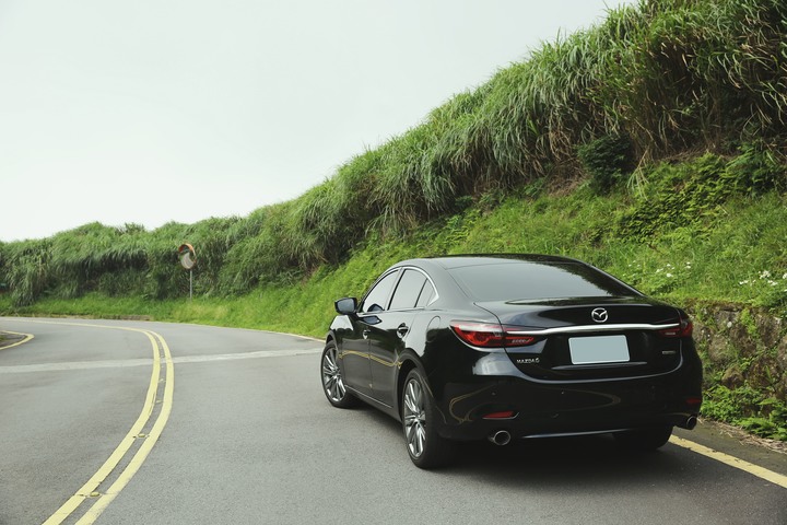 Mazda6 Sedan入手一年心得，分享拍車照