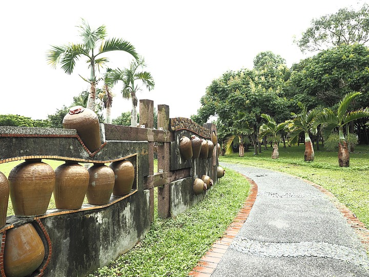 花蓮 台泥DAKA園區、CUME 咖哩、知卡宣森林公園、吉安火車站、美崙山生態展示館、台灣原住民族文化館、福杯滿溢民宿、戴記扁食—梅雨季中的花蓮旅行，第二部