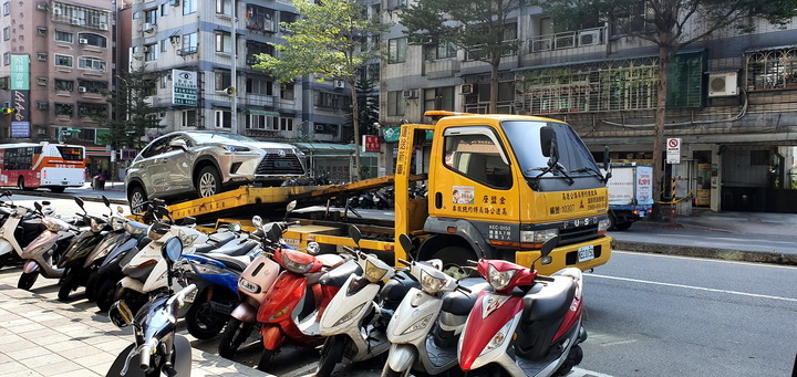 點我看大圖 IS300h車齡五年半里程11萬km,分享IS300h五年十一萬公里車子日常保養及輪胎使用心得,輕度改裝,除車內異音,冷氣異味處理等相關經驗