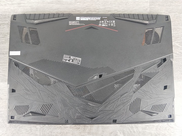 「小亞開箱」MSI GP75 Leopard 10SEK  淬鍊進化！第十代處理器極致效能完整釋放