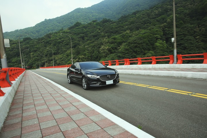 Mazda6 Sedan入手一年心得，分享拍車照
