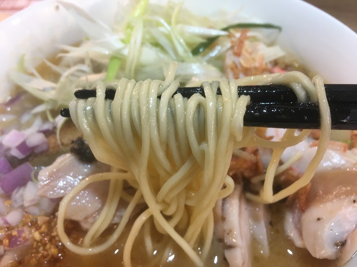 [食記] 小櫻拉麵，濃郁美味且充滿蝦香氣的雞白湯拉麵 (台灣台北)