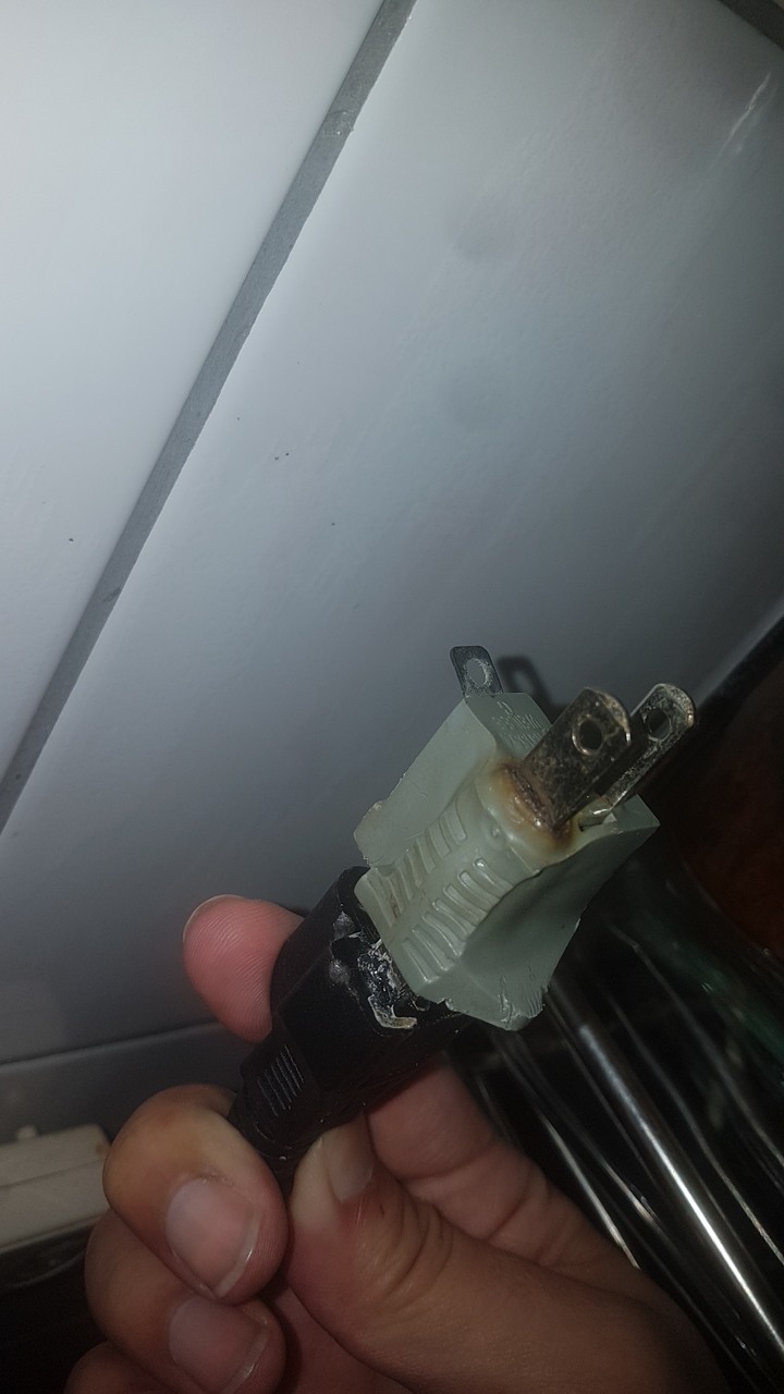 插座焦掉