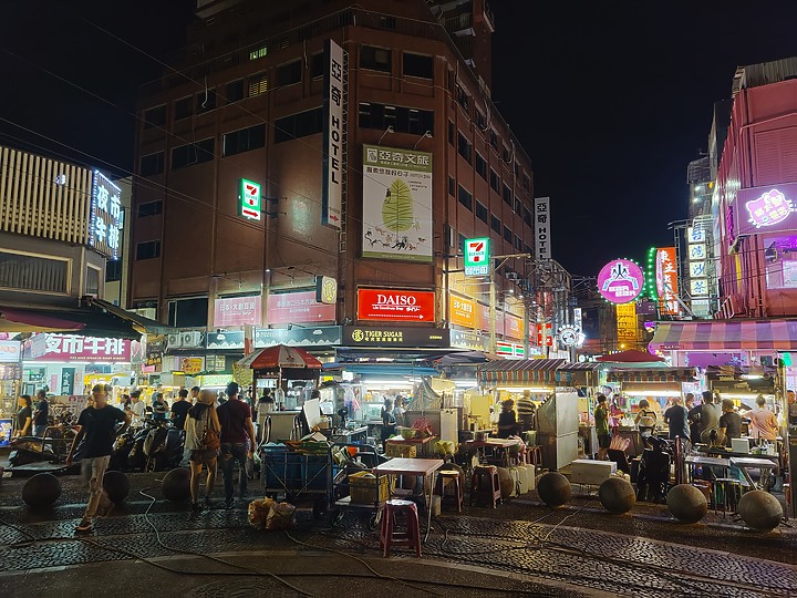 Xperia 1 II 夜拍測試(其他品牌當作對照組)