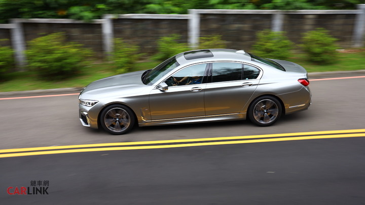 應該是近幾年老闆們買車的最佳選擇!BMW 730i Edition M試駕