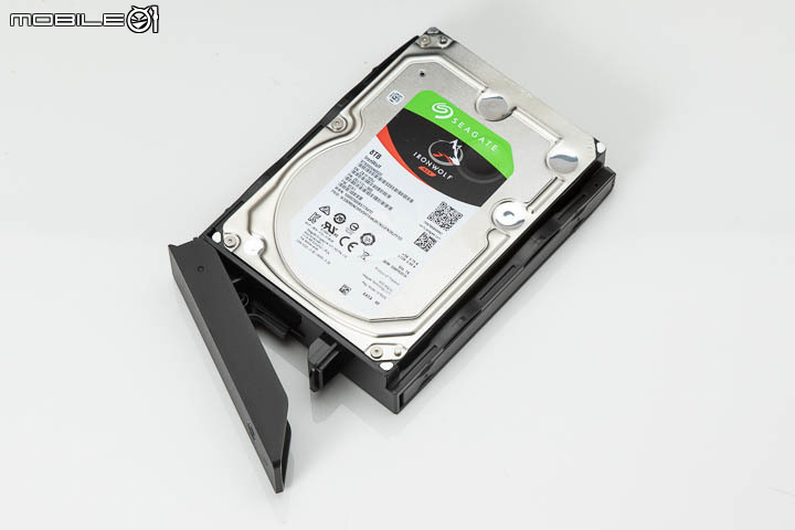 Synology 四款新 NAS 開箱+ DS920+ 長期測試 建立完整私有雲端的穩定選擇