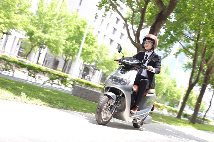 【快訊】搶攻暑假小資族!eMOVING iE125 低價版暑假將發表!