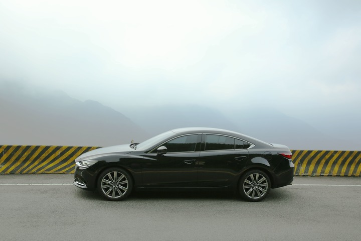 Mazda6 Sedan入手一年心得，分享拍車照