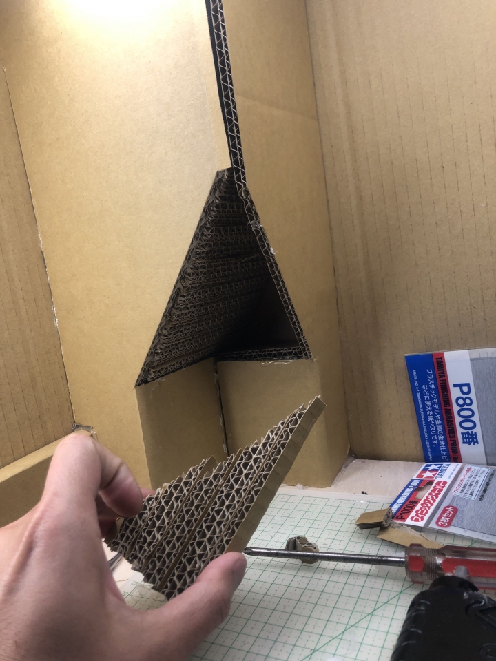 自己的工作區自己做(噴漆箱兼工作檯)
